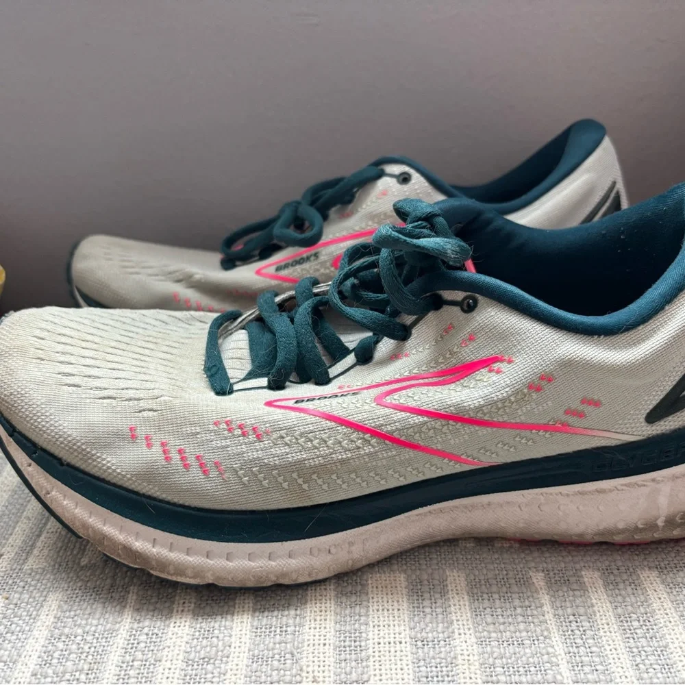 Women's Running Shoes brooks size 11. Glycerin 19 is the style. - Picture 4 of 8